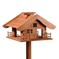 Vogelfutterhaus Almhütte Mit Liebevollen Details, Inkl. Ständer, FSC®, Ca. 56 X 46 X 35,5 Cm -Günstiges Gartenambiente Geschäft 0910101340 Vogelfutterhaus Almhuette inkl Staender FSC ca56x46x35 5cm 1 55393