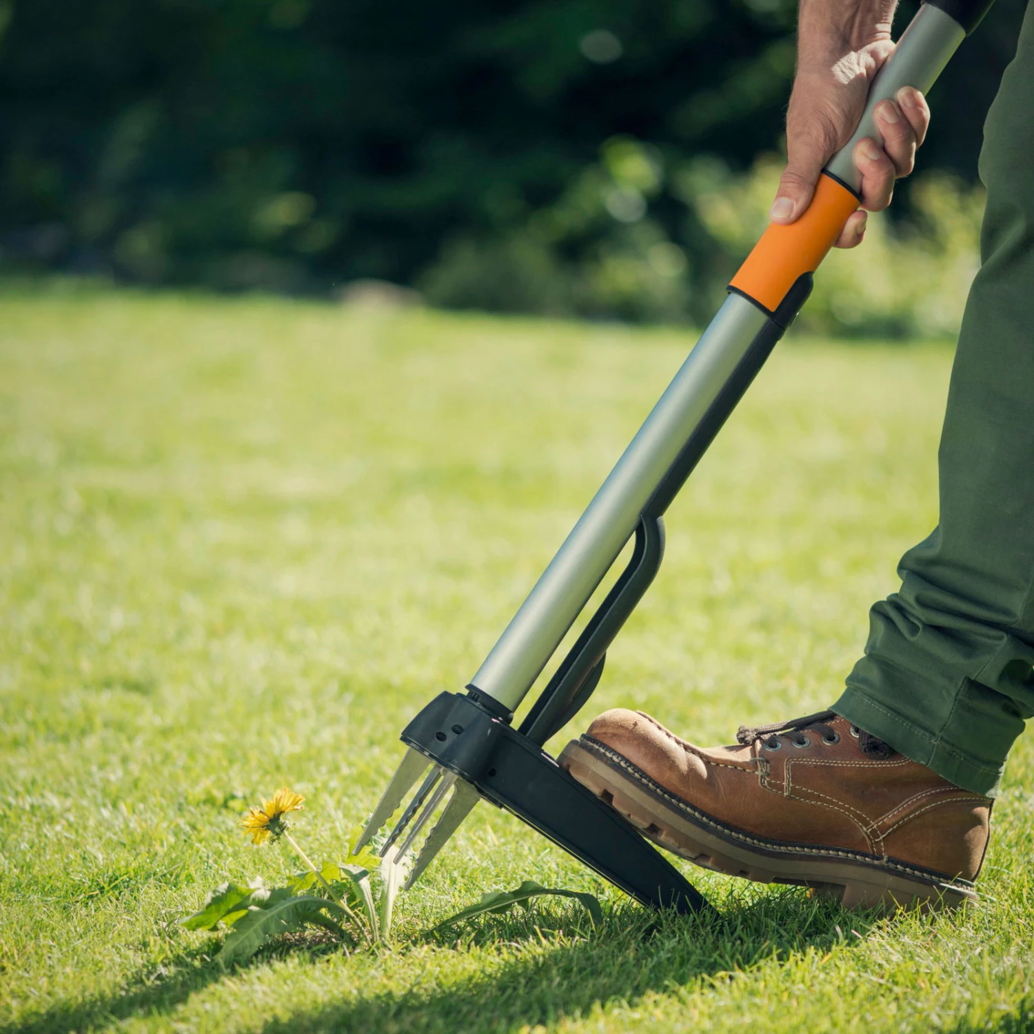 Fiskars SmartFit Teleskop-Unkraut-Stecher, Schwarz/orange, Länge 99-119 Cm 1 Fiskars SmartFit Teleskop-Unkraut-Stecher, Schwarz/orange, Länge 99-119 Cm