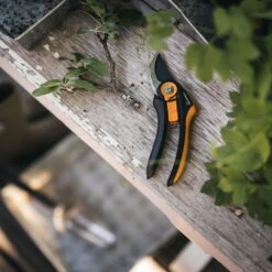 Fiskars Bypass-Schere 'Plus SmartFit', Schwarz/orange -Günstiges Gartenambiente Geschäft 0920300701 Plus SmartFit Bypass Gartenschere 4 106790
