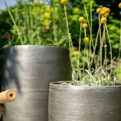 Pflanzgefäß 'Rowen', Silber, Ø 41 X H 72 Cm -Günstiges Gartenambiente Geschäft 3210801635 3210801636 3210801637 3210801638 Pflanzgefaess Rowen silber 13 115030 1