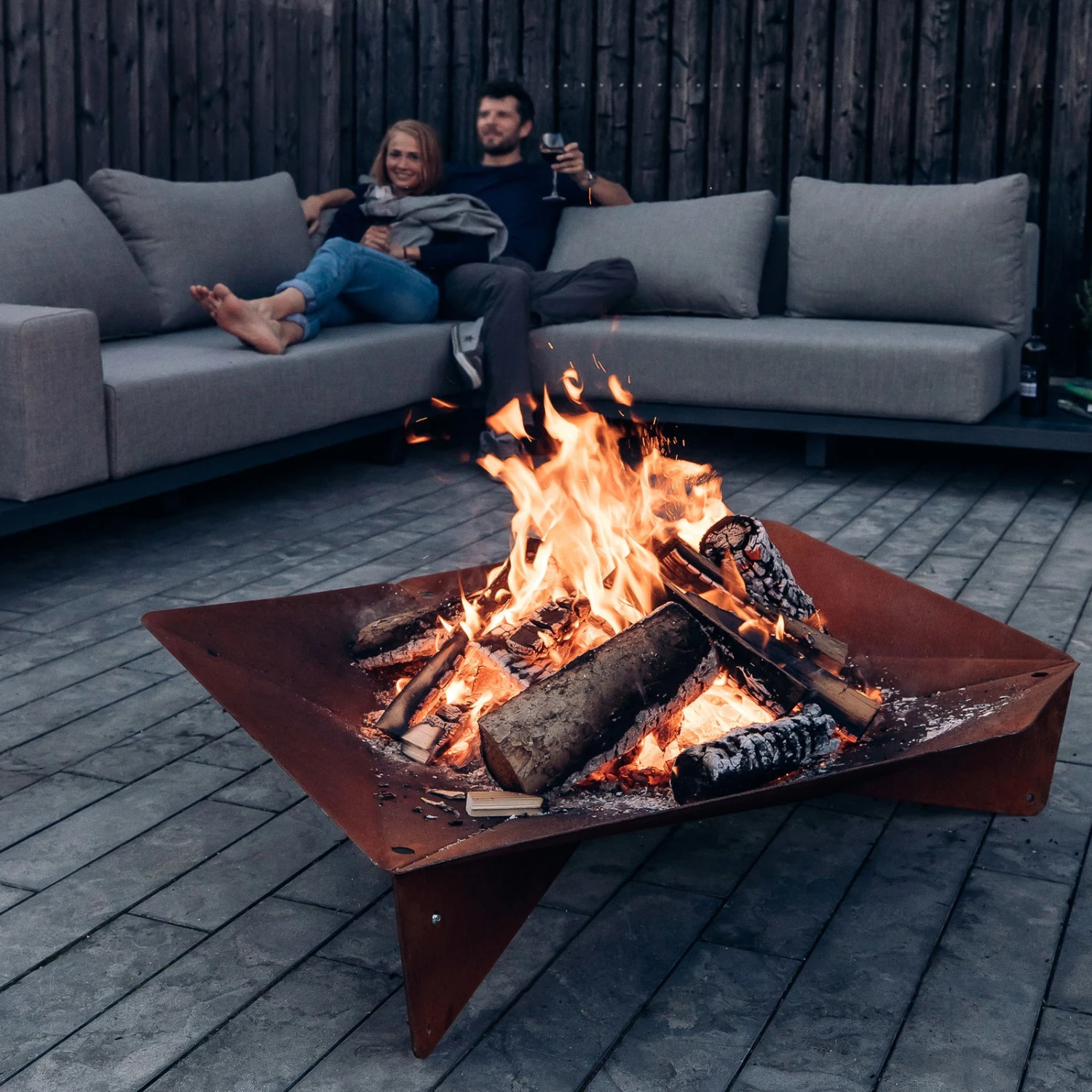 Höfats TRIPLE 90 Feuerschale In Schwarz, Maße 90 X 78 X 24 Cm 7 Höfats TRIPLE 90 Feuerschale In Schwarz, Maße 90 X 78 X 24 Cm – Bild 7